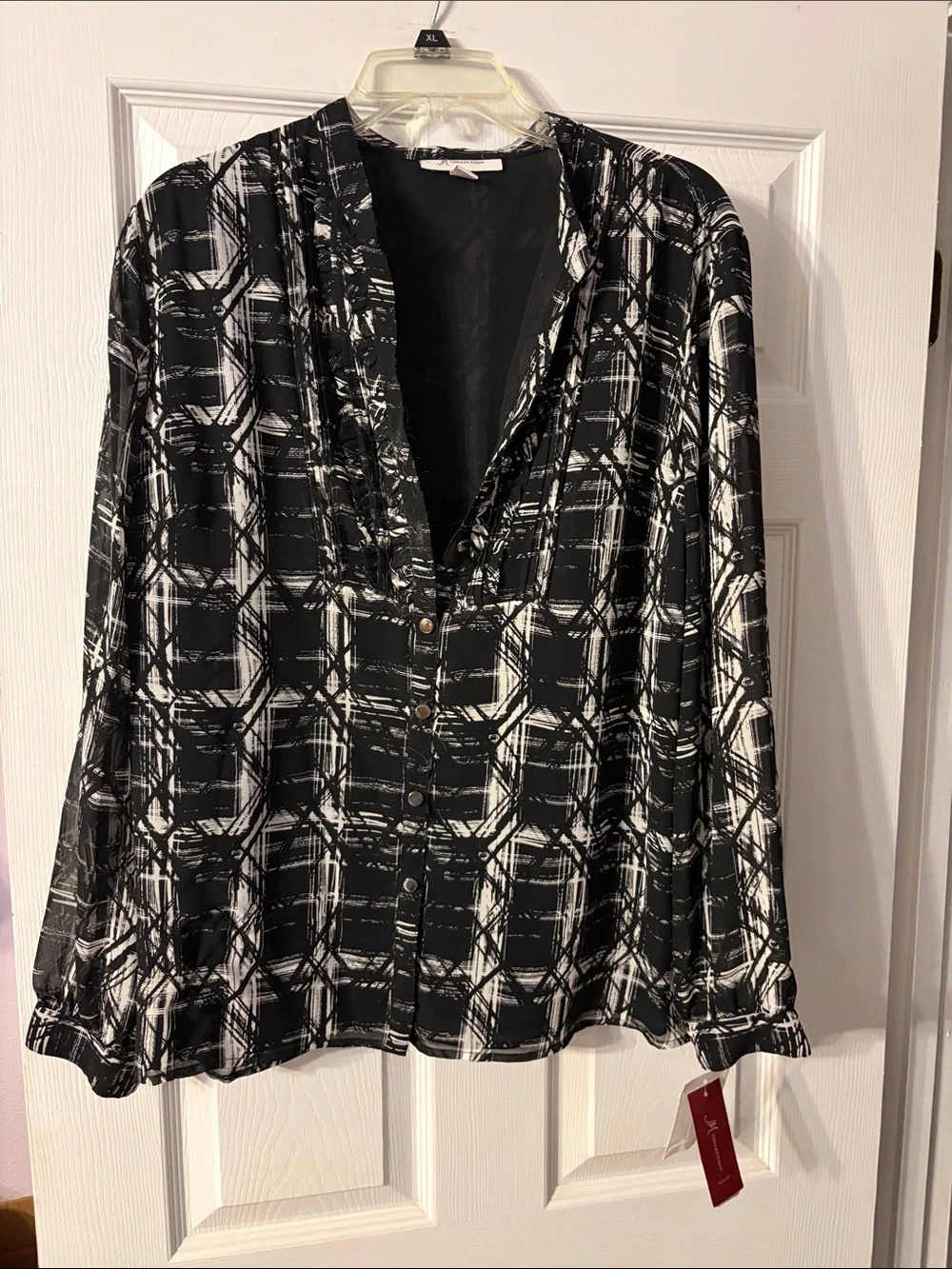 Black & White Patterned Button-Front Women’s Blouse